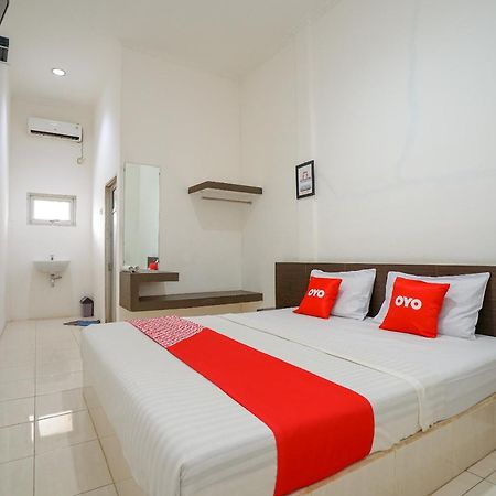 Super Oyo 1868 Penginapan Sekip Palembang Eksteriør bilde